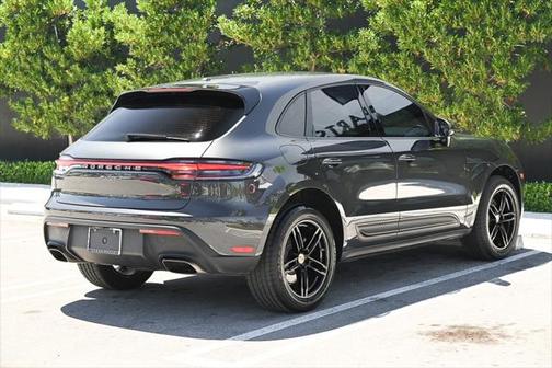 2022 Porsche Macan Base