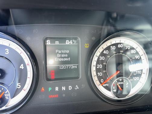 2017 RAM 2500 Tradesman Crew Cab 4x4 6'4' Box