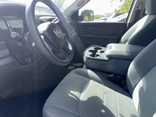 2017 RAM 2500 Tradesman Crew Cab 4x4 6'4' Box