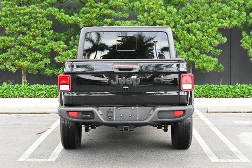 2022 Jeep Gladiator Sport S