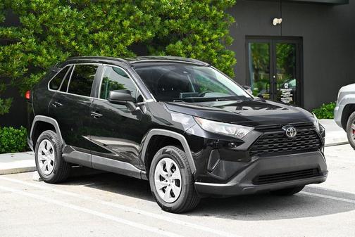 2020 Toyota RAV4 LE