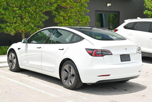 Pearl White Multi-Coat 2023 Tesla Model 3 Standard Range