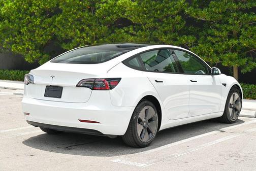 Pearl White Multi-Coat 2023 Tesla Model 3 Standard Range