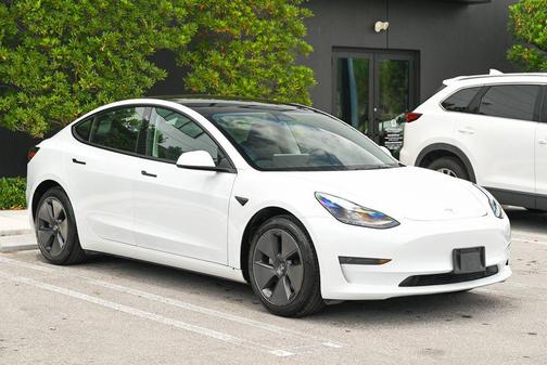 Pearl White Multi-Coat 2023 Tesla Model 3 Standard Range