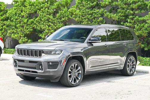 Baltic Gray Metallic Clearcoat 2023 Jeep Grand Cherokee L Overland