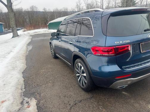 2022 Mercedes-Benz GLB 250 Base 4MATIC