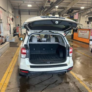 Crystal White Pearl 2017 Subaru Forester 2.5i Premium