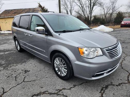 2015 Chrysler Town & Country Touring-L