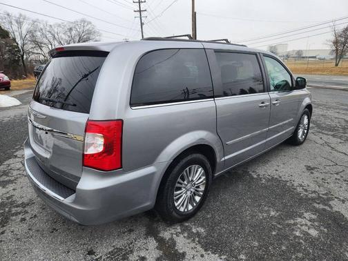 2015 Chrysler Town & Country Touring-L