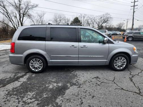 2015 Chrysler Town & Country Touring-L