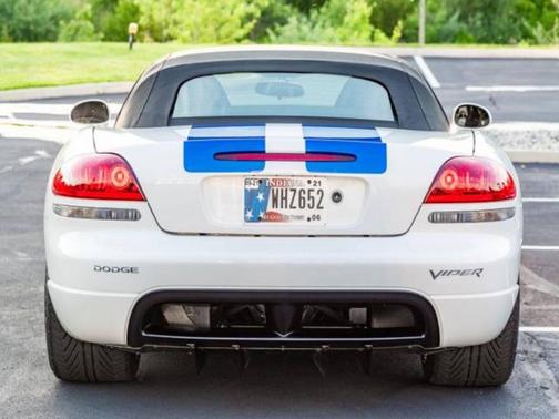 2005 Dodge Viper SRT10