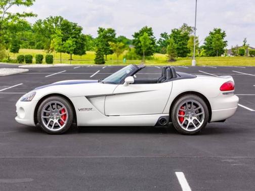 2005 Dodge Viper SRT10