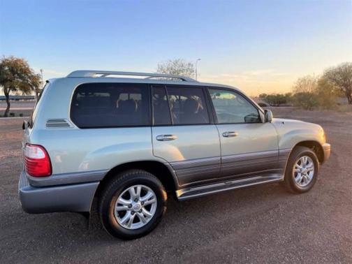2005 Lexus LX 470 Base