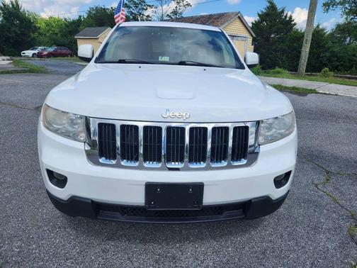 Bright White Clearcoat 2013 Jeep Grand Cherokee Laredo