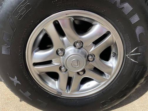 2002 Lexus LX 470 Base