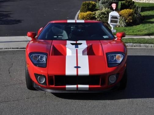 2005 Ford GT Base 2dr Coupe