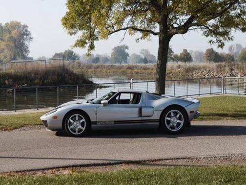 2005 Ford GT Base 2dr Coupe