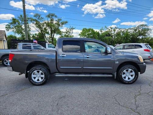 2004 Nissan Titan XE Crew Cab