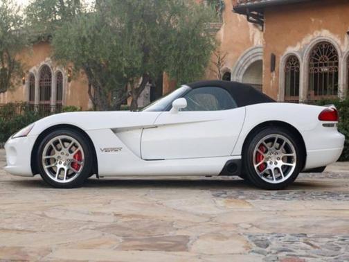 2004 Dodge Viper SRT10