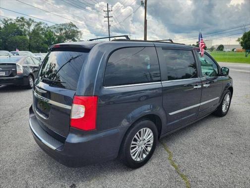 2013 Chrysler Town & Country Touring-L