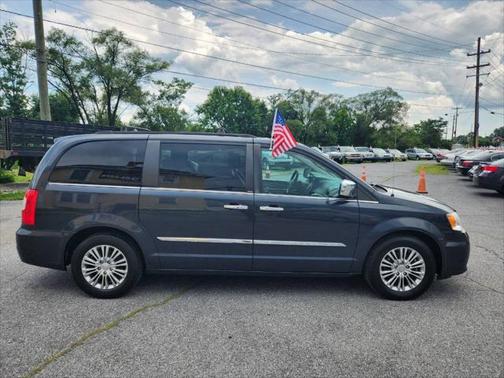 2013 Chrysler Town & Country Touring-L