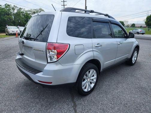 Silver 2011 Subaru Forester 2.5 X Premium