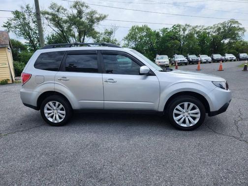 Silver 2011 Subaru Forester 2.5 X Premium