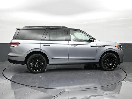 2023 Lincoln Navigator Black Label