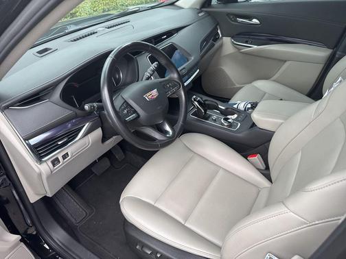 2023 Cadillac XT4 Luxury