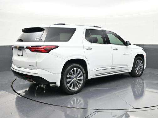 Summit White 2022 Chevrolet Traverse Premier