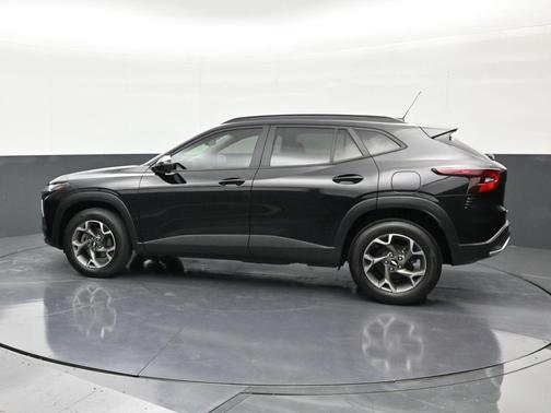 Mosaic Black Metallic 2024 Chevrolet Trax LT