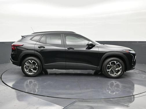 Mosaic Black Metallic 2024 Chevrolet Trax LT