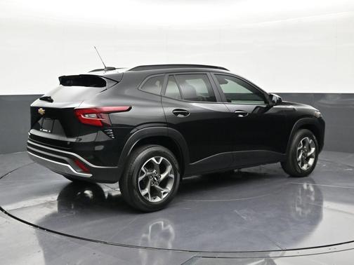 Mosaic Black Metallic 2024 Chevrolet Trax LT