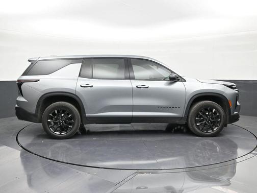 2024 Chevrolet Traverse LS