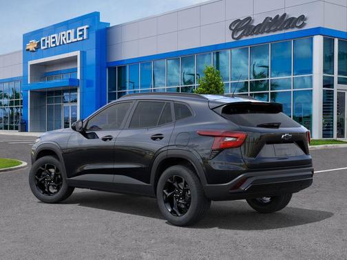 Mosaic Black Metallic 2026 Chevrolet Trax LT