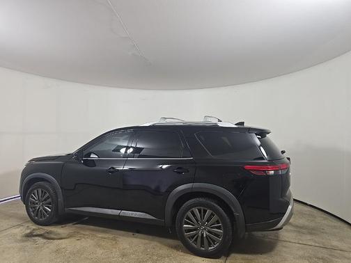 2022 Nissan Pathfinder SL 2WD