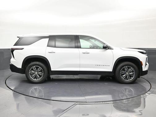 Summit White 2024 Chevrolet Traverse LS