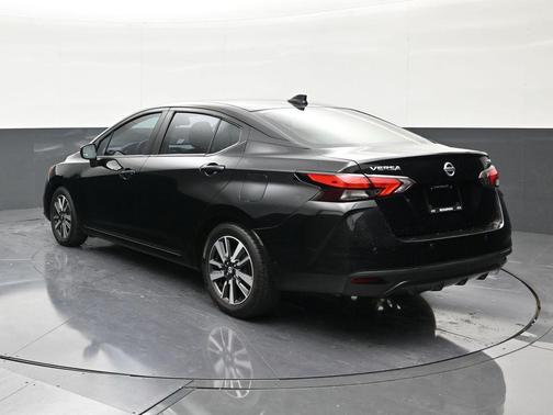 Super Black Metallic 2021 Nissan Versa 1.6 SV