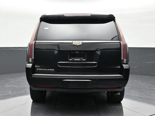 2016 Cadillac Escalade Luxury