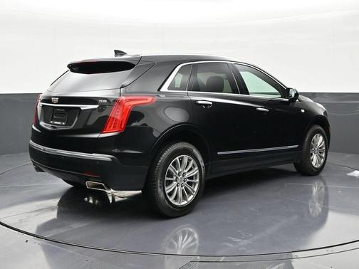 Stellar Black Metallic 2019 Cadillac XT5 Luxury