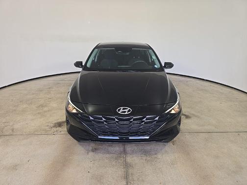 2022 Hyundai ELANTRA SE