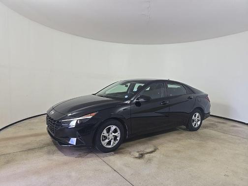2022 Hyundai ELANTRA SE