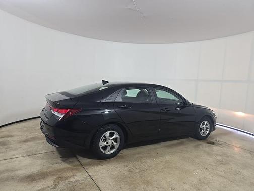 2022 Hyundai ELANTRA SE