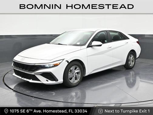 2024 Hyundai ELANTRA SE