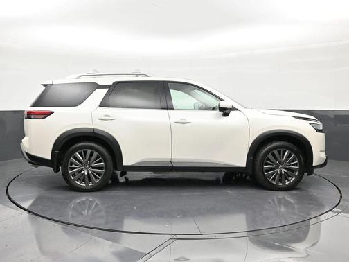 2022 Nissan Pathfinder SL 2WD