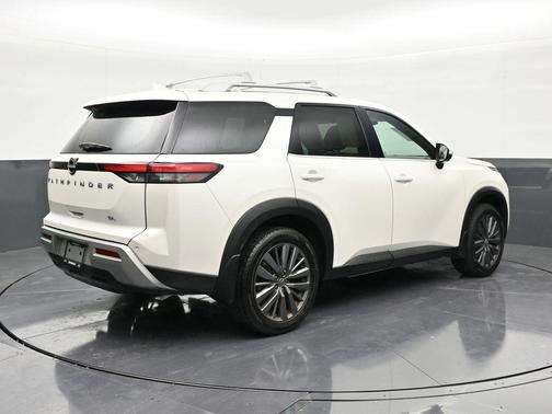 2022 Nissan Pathfinder SL 2WD
