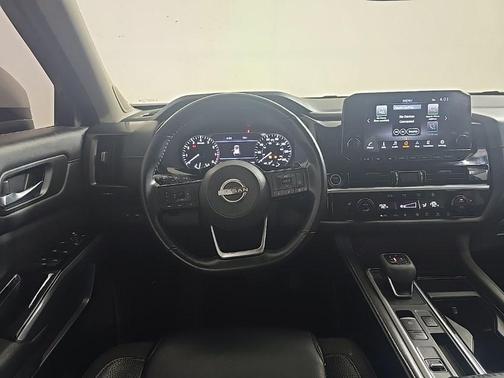 2022 Nissan Pathfinder SL 2WD