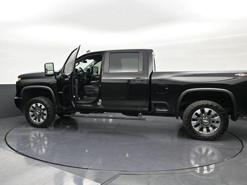 Black 2024 Chevrolet Silverado 2500 Custom