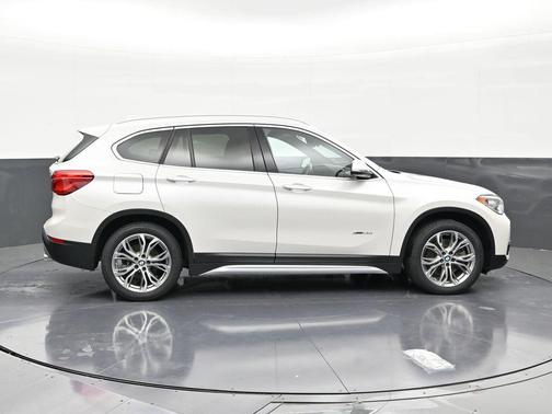 White Metallic 2017 BMW X1 xDrive 28i