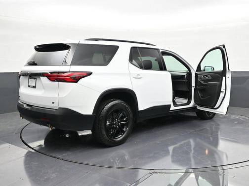 2022 Chevrolet Traverse LT Cloth
